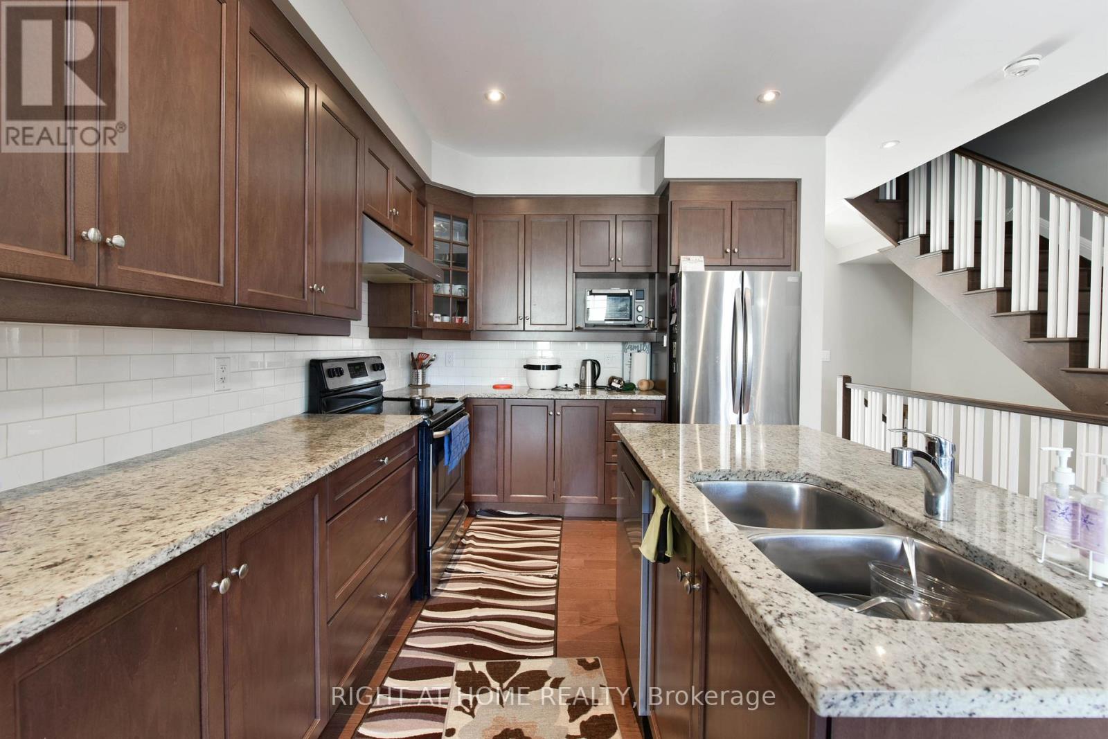 77 Arkose Street, Ottawa, Ontario  K2T 0M1 - Photo 8 - X12632366