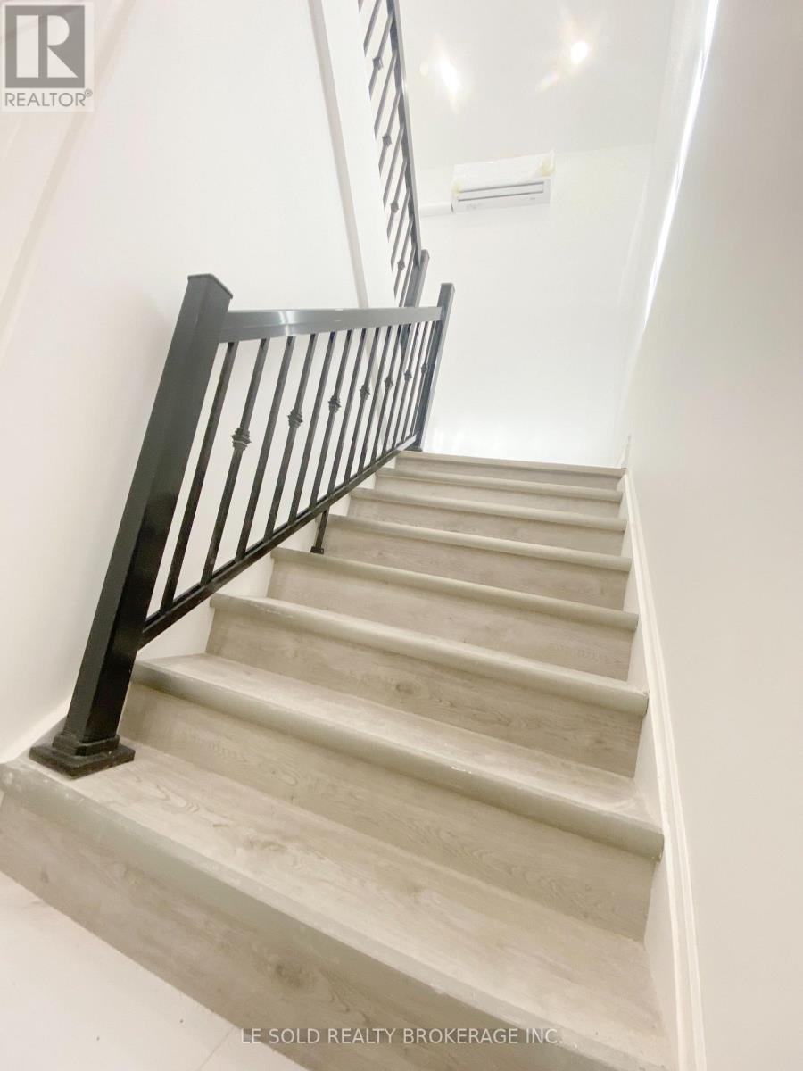 Room L201 - 81 Hallam Street, Toronto, Ontario  M6H 1W7 - Photo 4 - W12631842