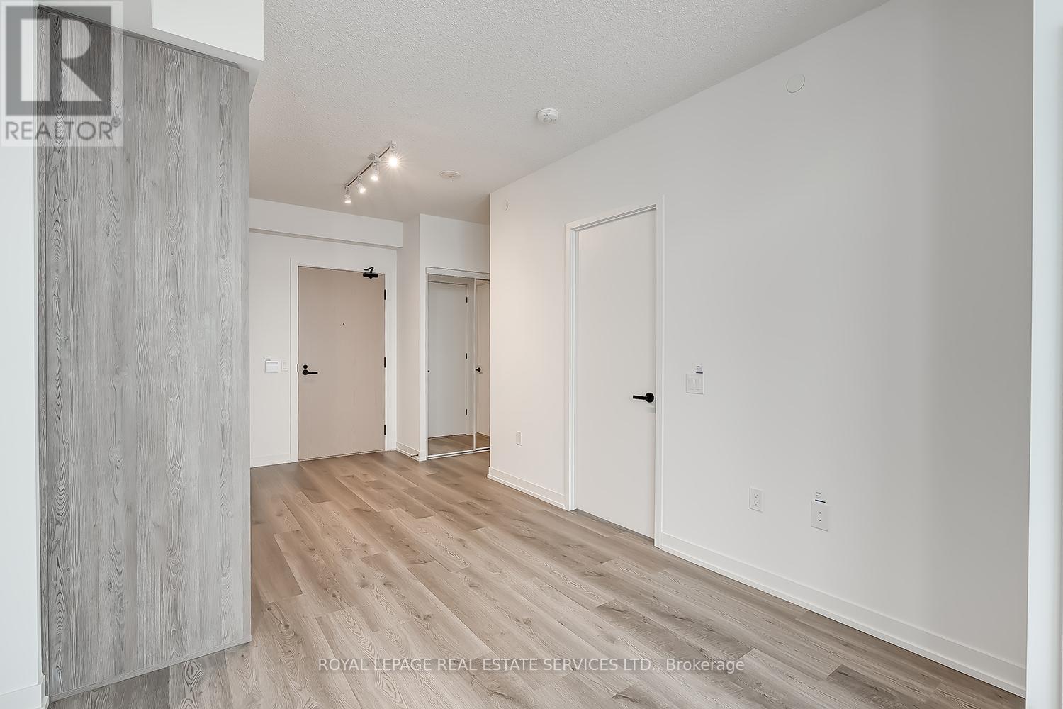 4303 - 8 Interchange Way, Vaughan, Ontario  L4K 0R2 - Photo 11 - N12632376