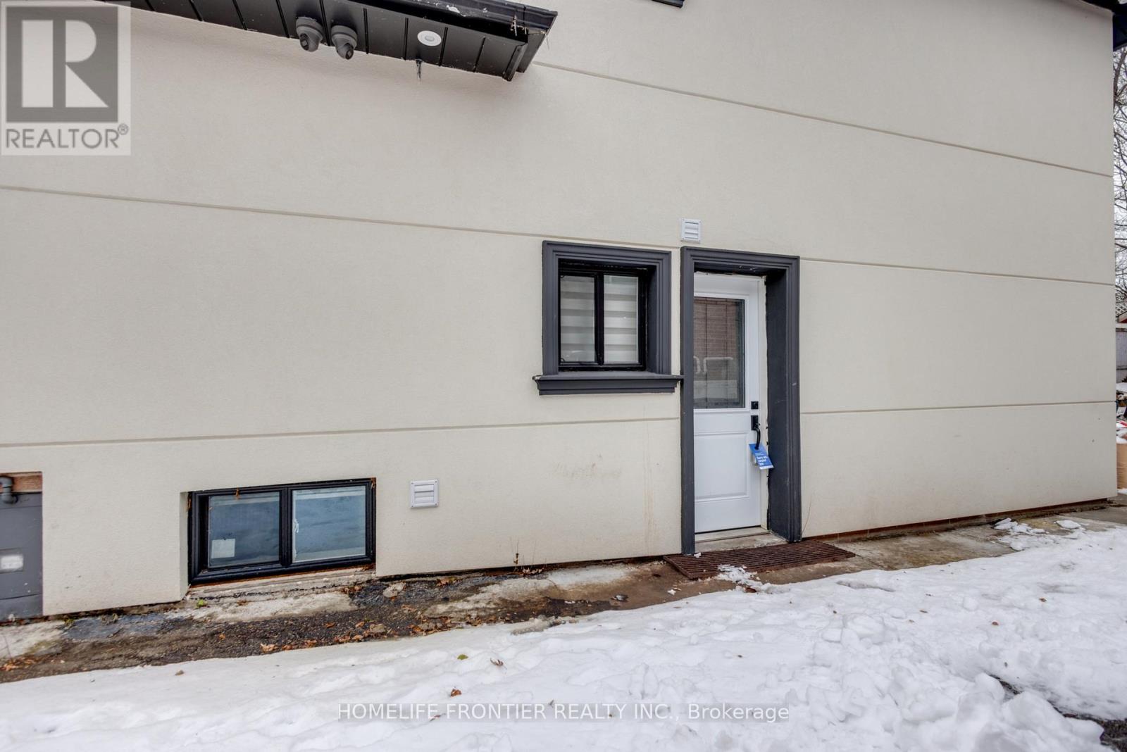 61 Sundial Crescent, Toronto, Ontario  M4A 2J7 - Photo 3 - C12614678