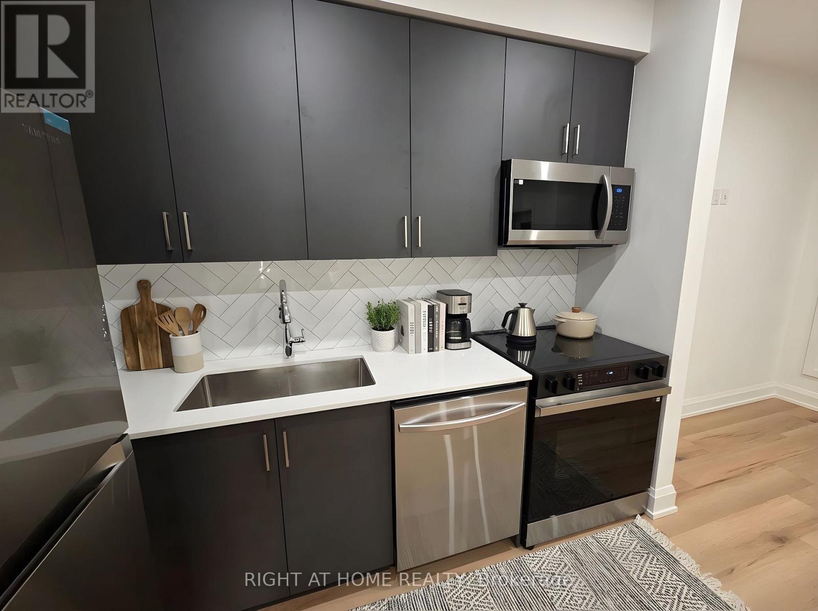 1f - 55 Camberwell Road, Toronto, Ontario  M6C 3E7 - Photo 3 - C12631412