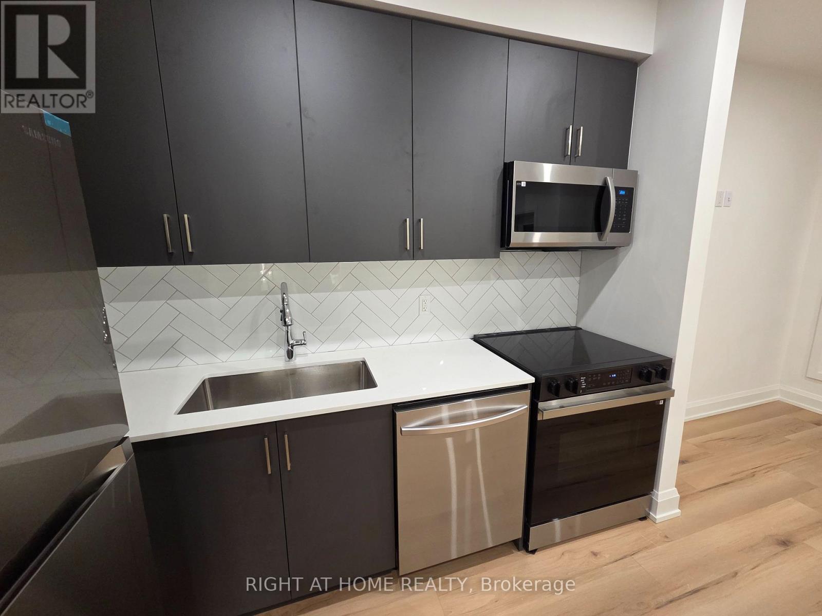 1f - 55 Camberwell Road, Toronto, Ontario  M6C 3E7 - Photo 4 - C12631412