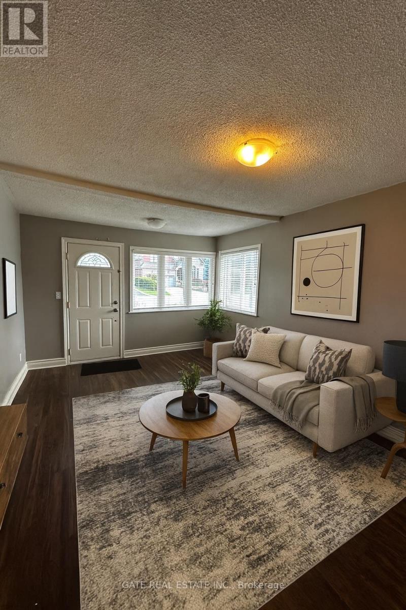 86 Bond Crescent, Richmond Hill, Ontario  L4E 3K7 - Photo 2 - N12548096