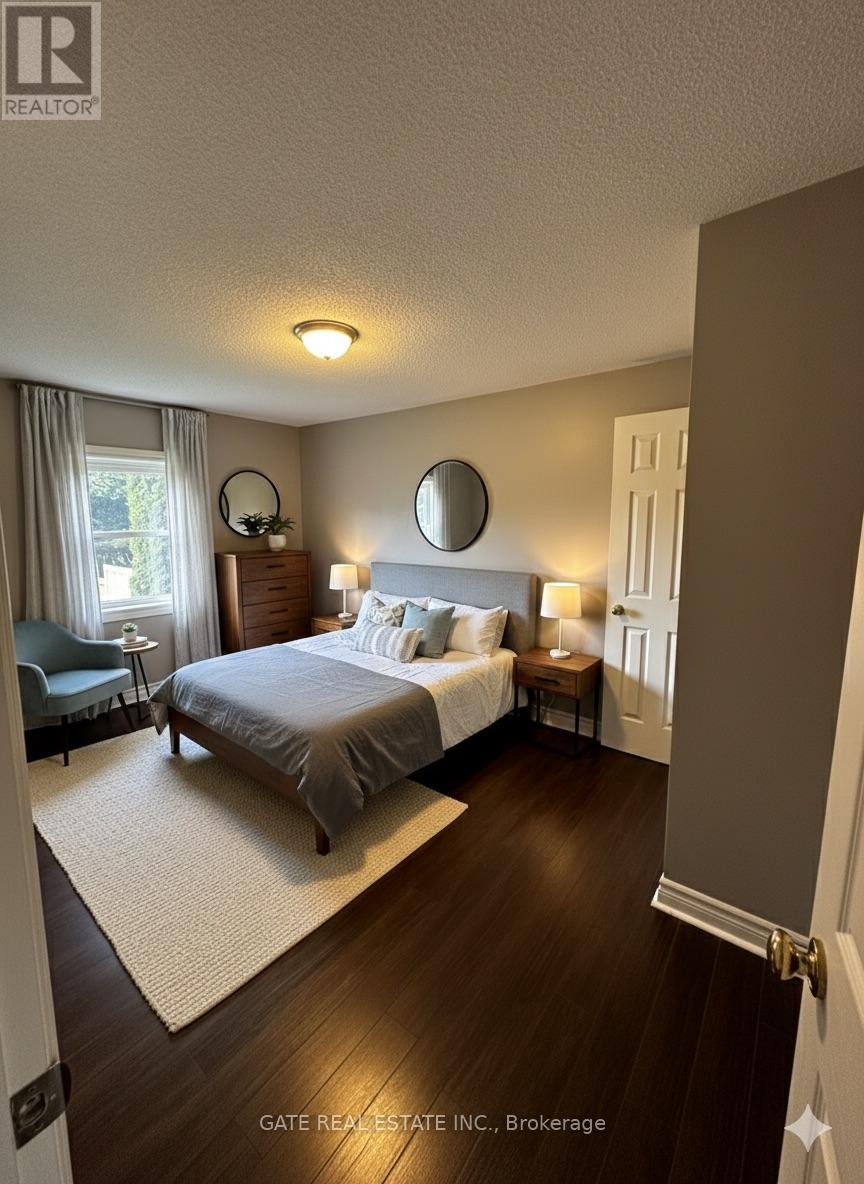 86 Bond Crescent, Richmond Hill, Ontario  L4E 3K7 - Photo 5 - N12548096