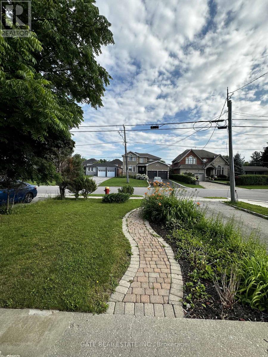 86 Bond Crescent, Richmond Hill, Ontario  L4E 3K7 - Photo 23 - N12548096