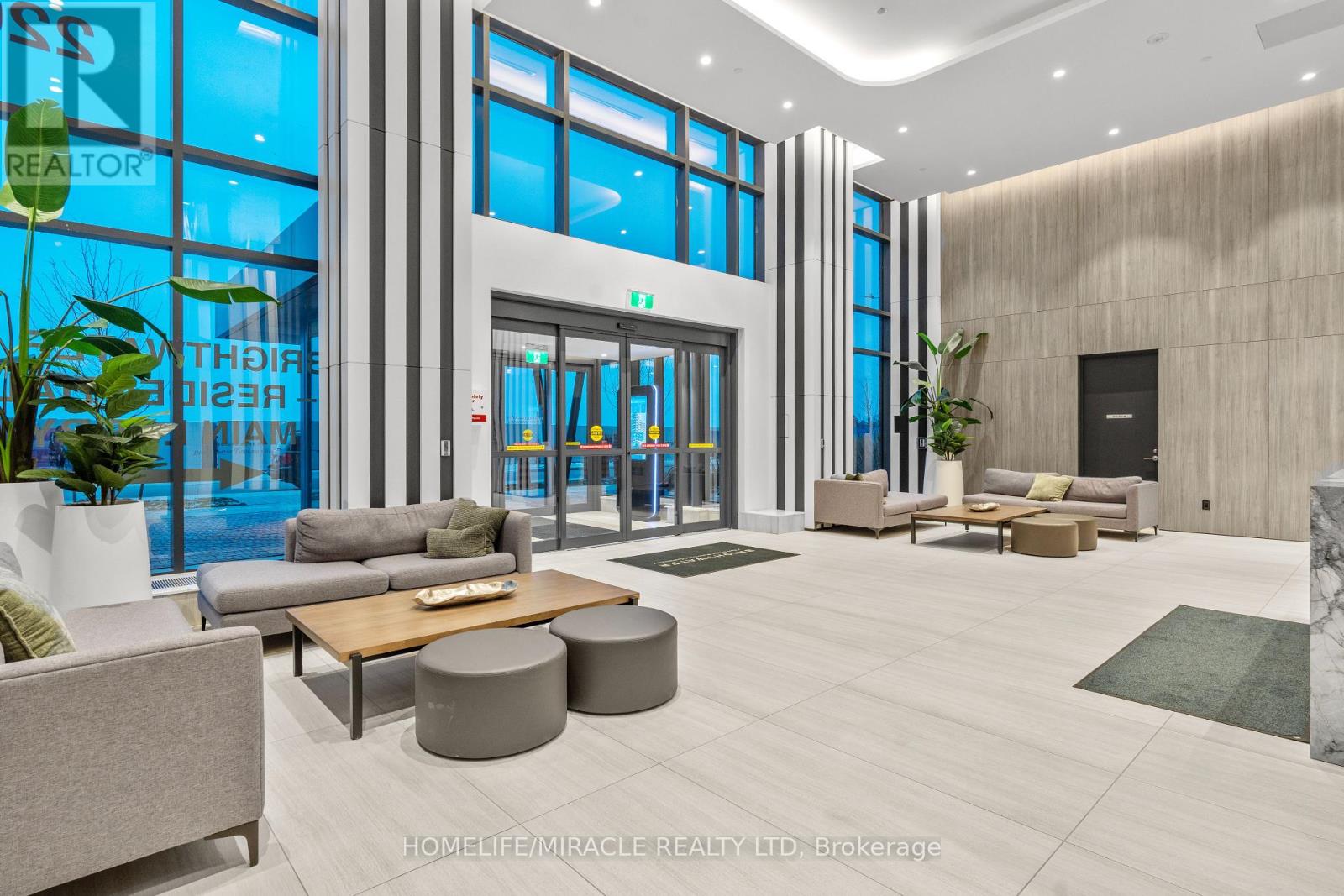 715 - 220 Missinnihe Way, Mississauga (Port Credit), Ontario  L5H 0A9 - Photo 2 - W12632386