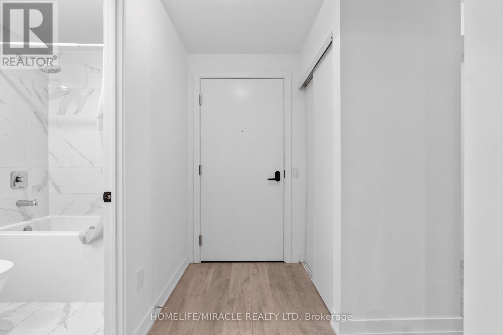 715 - 220 Missinnihe Way, Mississauga (Port Credit), Ontario  L5H 0A9 - Photo 5 - W12632386