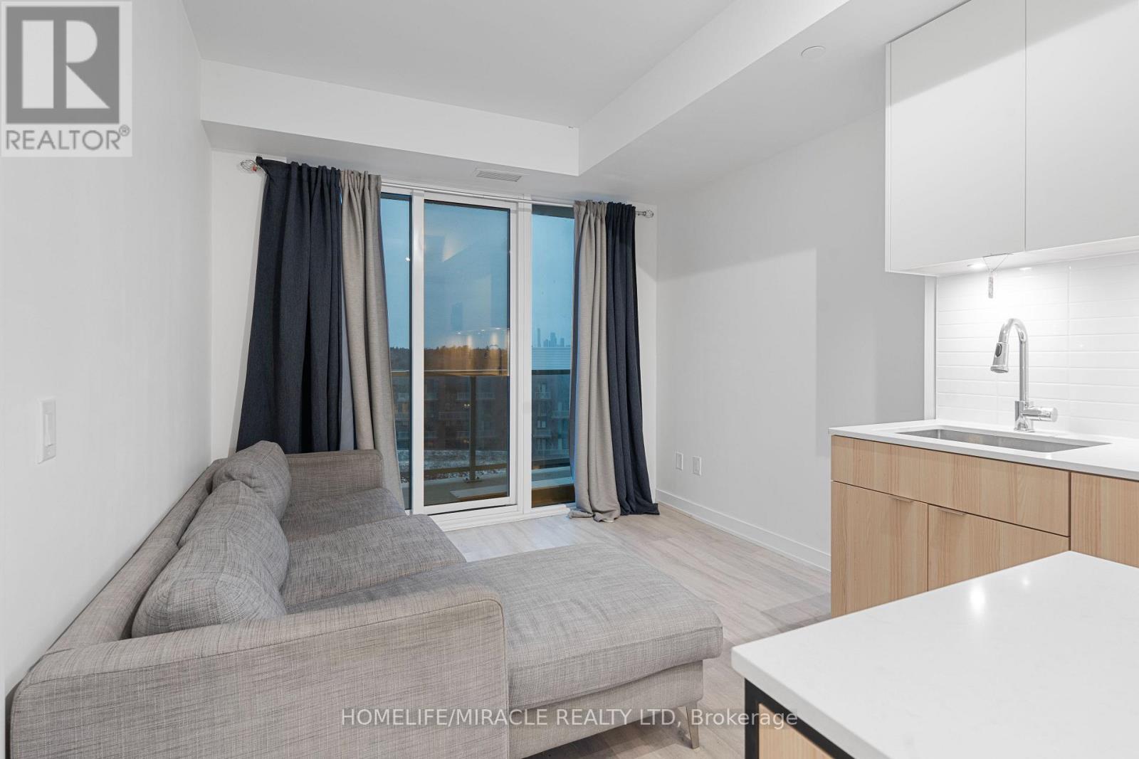 715 - 220 Missinnihe Way, Mississauga (Port Credit), Ontario  L5H 0A9 - Photo 8 - W12632386