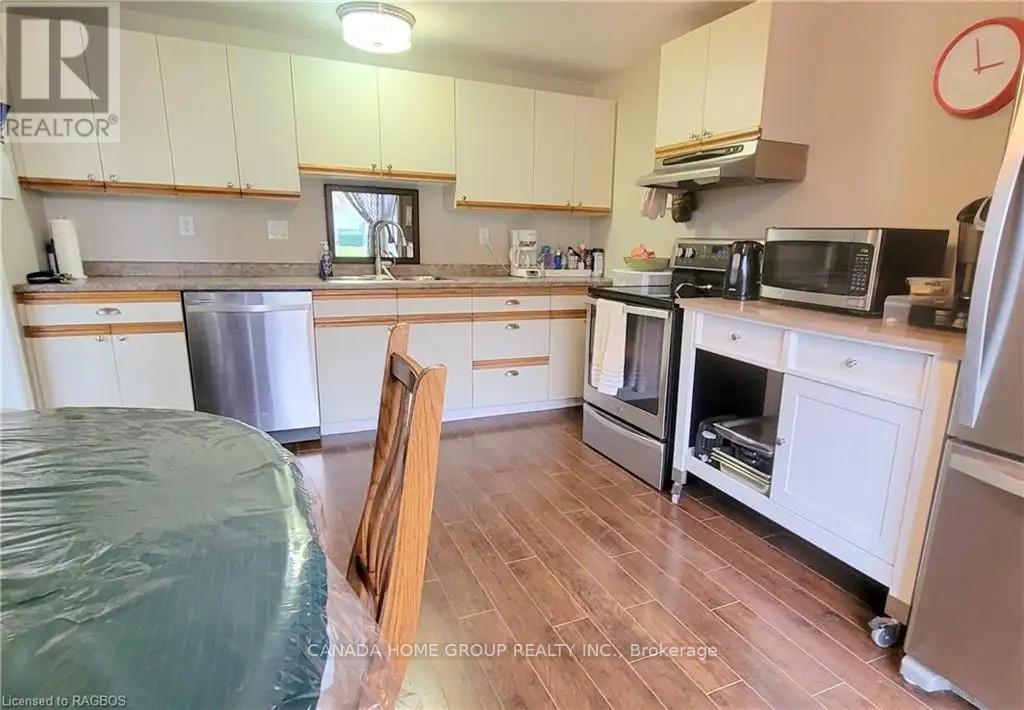 640 Johnston Crescent, Kincardine, Ontario  N2Z 1S7 - Photo 5 - X12632394