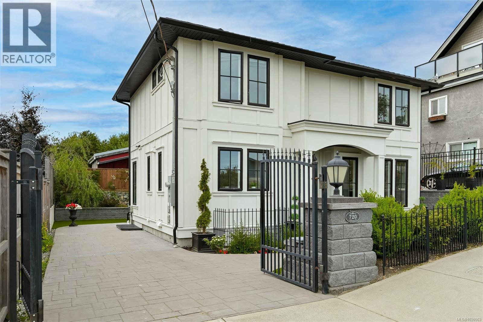 720 Alston St, Victoria, British Columbia V9A 3K5 - Photo 1 - 1020963