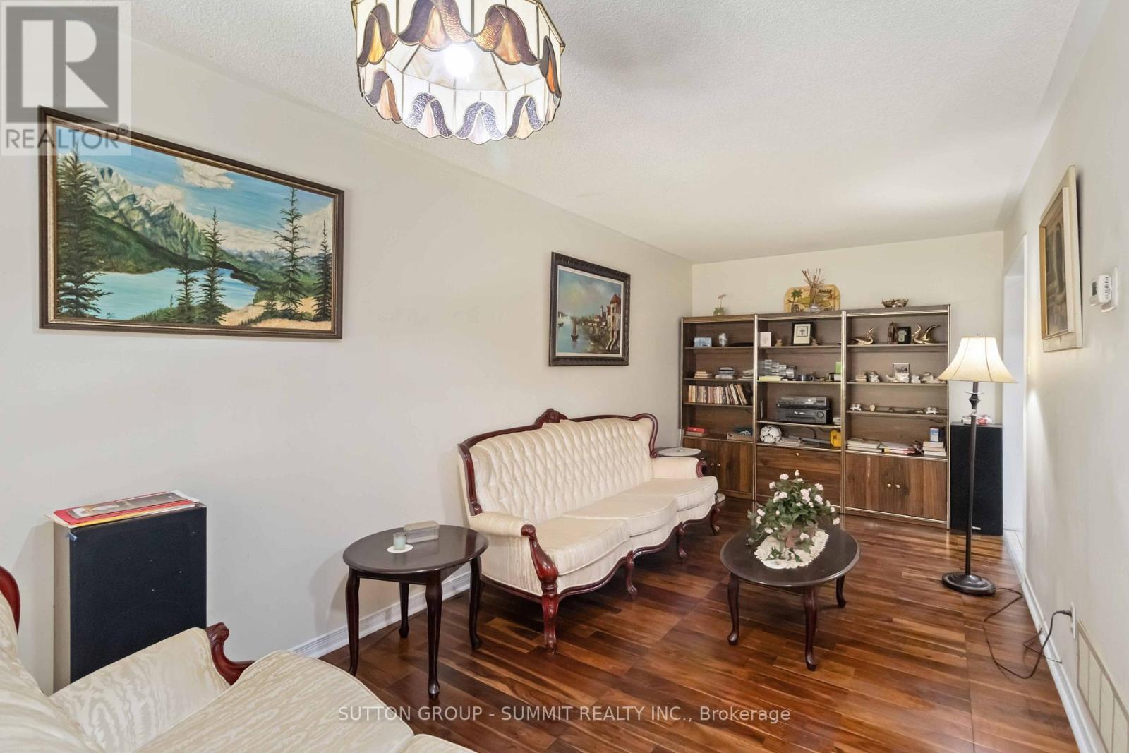 5607 Palmerston Crescent, Mississauga, Ontario  L5M 5Y6 - Photo 5 - W12470727