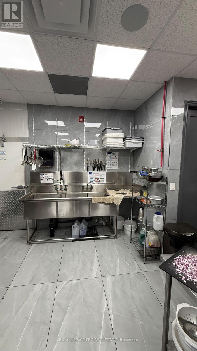 101 - 9280 Goreway Drive, Brampton, Ontario  L6P 4N1 - Photo 12 - W12632400