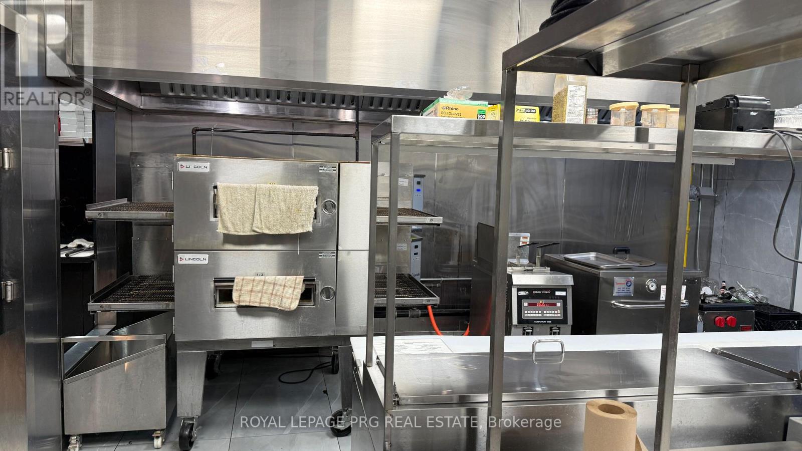 101 - 9280 Goreway Drive, Brampton, Ontario  L6P 4N1 - Photo 2 - W12632400