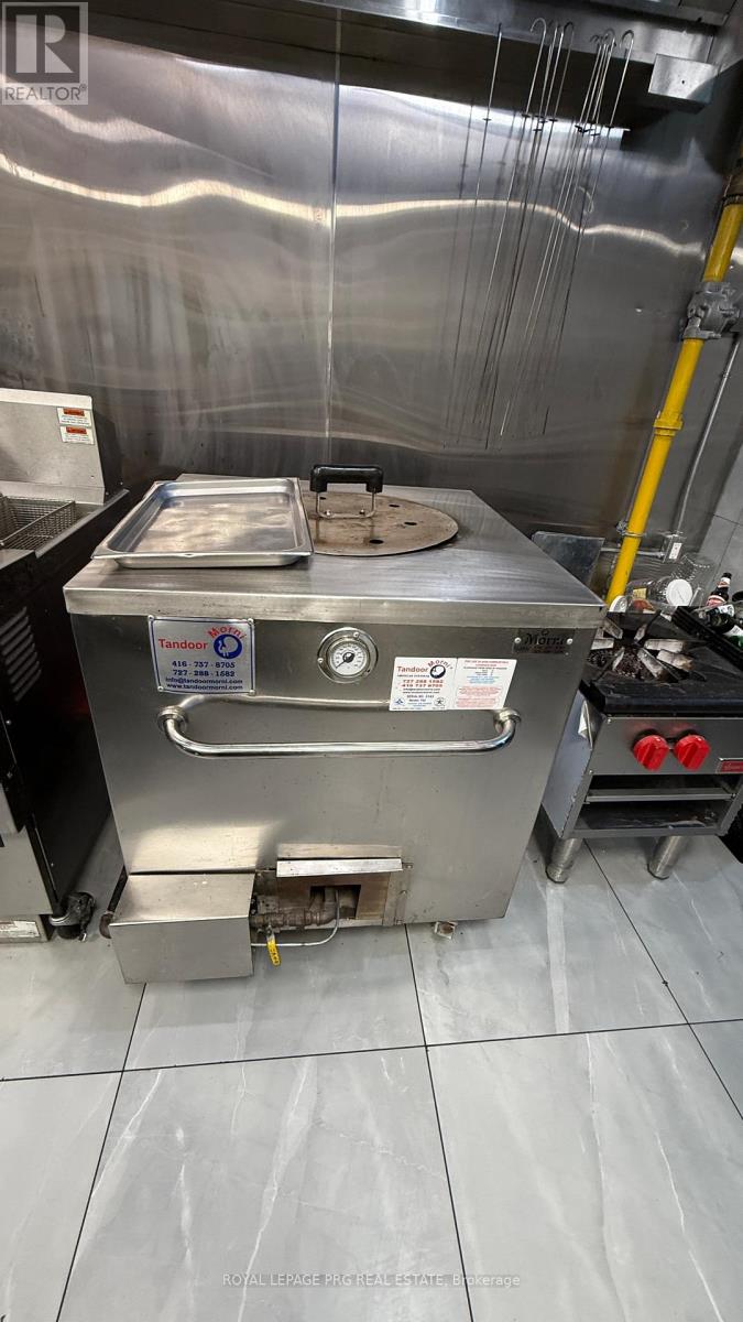 101 - 9280 Goreway Drive, Brampton, Ontario  L6P 4N1 - Photo 4 - W12632400