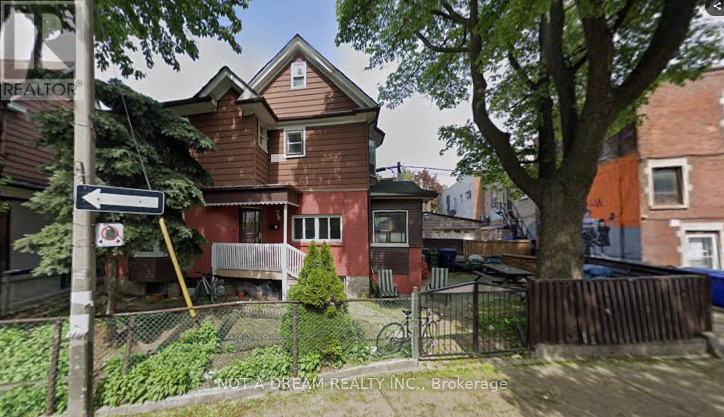 415 CRAWFORD STREET, Toronto, Ontario