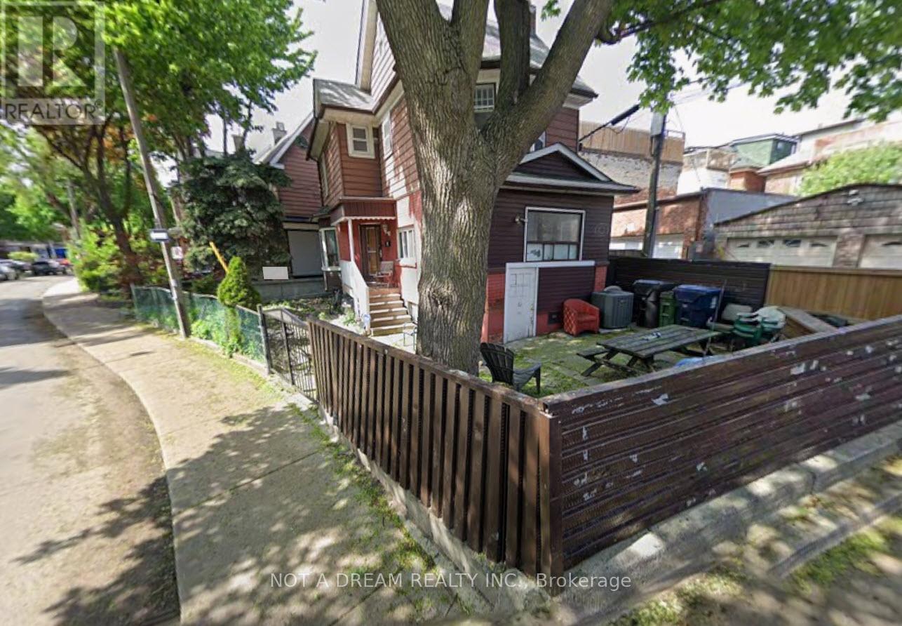 415 Crawford Street, Toronto, Ontario  M6G 3J7 - Photo 3 - C12632408