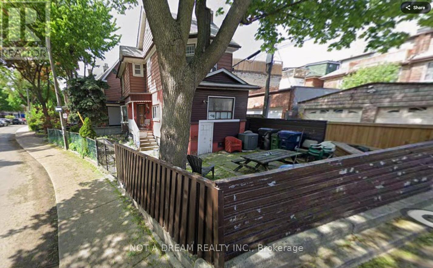 415 Crawford Street, Toronto, Ontario  M6G 3J7 - Photo 5 - C12632408