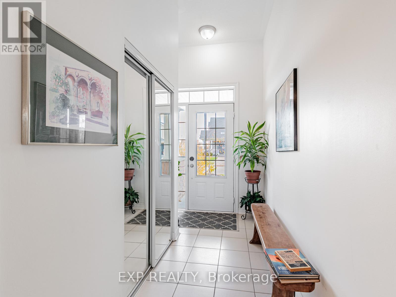 2 Angela Street, Bradford West Gwillimbury, Ontario  L3Z 0A2 - Photo 4 - N12632414