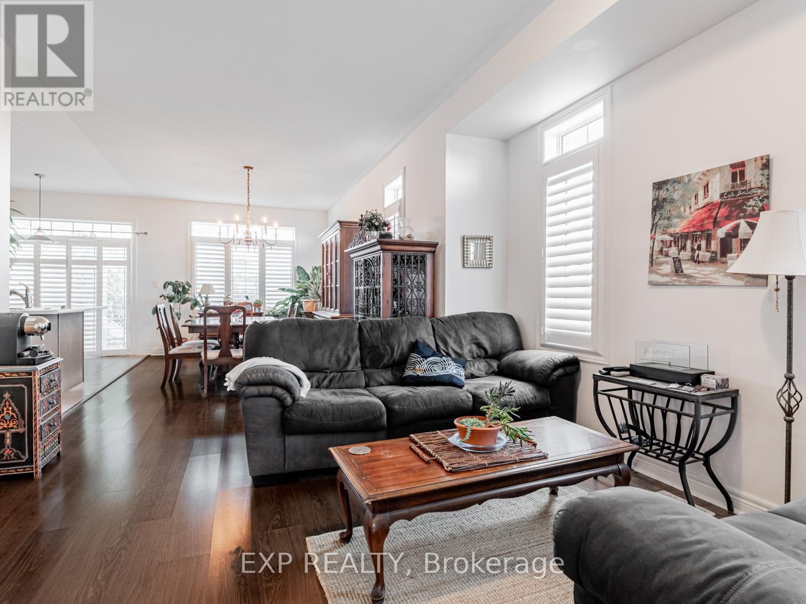 2 Angela Street, Bradford West Gwillimbury, Ontario  L3Z 0A2 - Photo 5 - N12632414