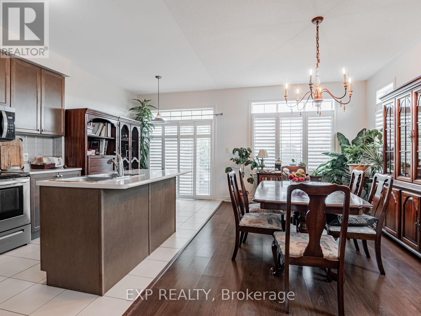 2 Angela Street, Bradford West Gwillimbury, Ontario  L3Z 0A2 - Photo 8 - N12632414