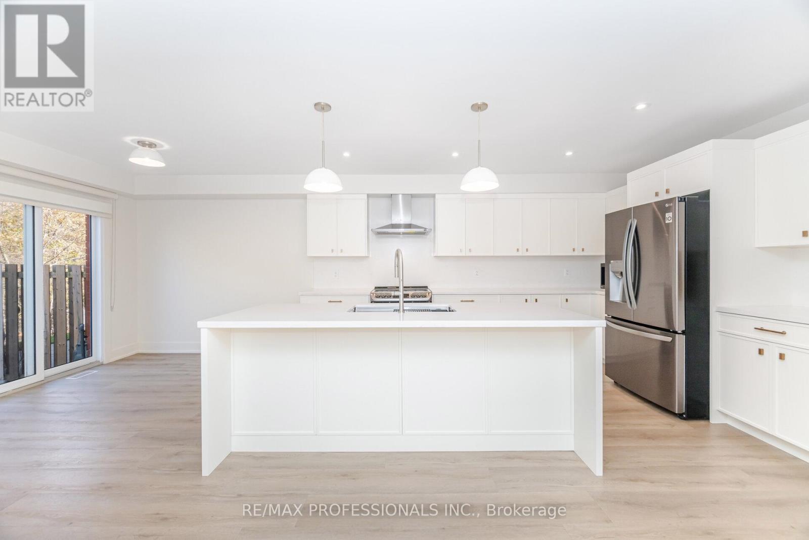 7 - 3115 New Street, Burlington, Ontario L7N 3T4 - Photo 7 - W12587064