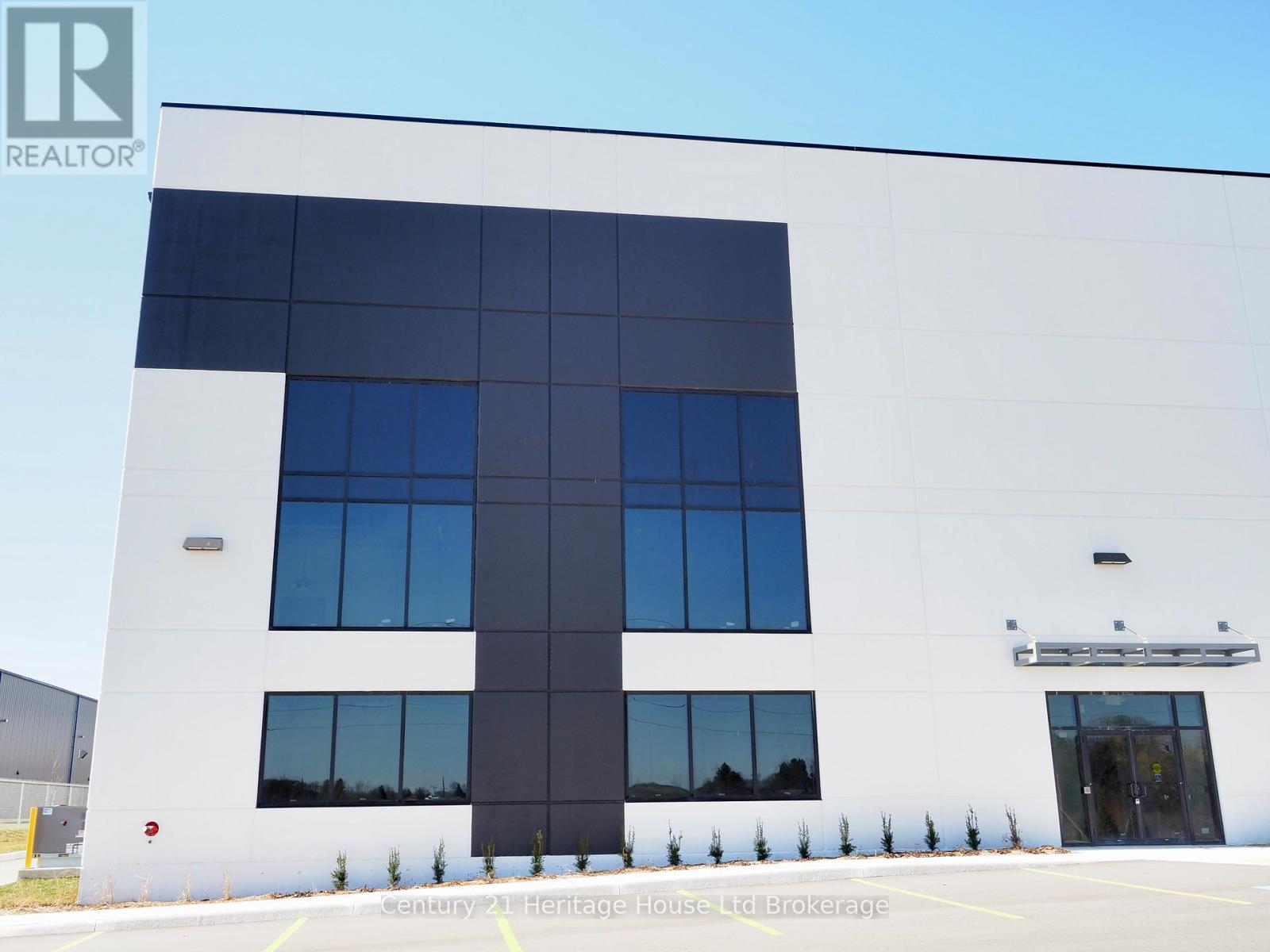 B - 417 Griffin Way, Woodstock, Ontario  N4T 0N2 - Photo 2 - X12268757