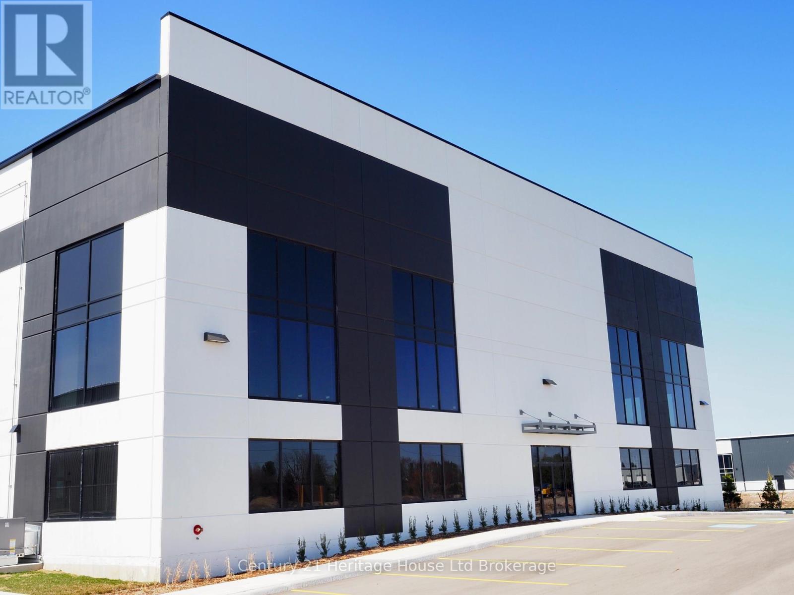 B - 417 Griffin Way, Woodstock, Ontario  N4T 0N2 - Photo 3 - X12268757