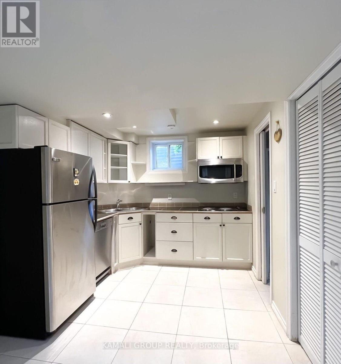 Basement - 313 Bronte Road, Oakville, Ontario  L6L 3C7 - Photo 3 - W12627350