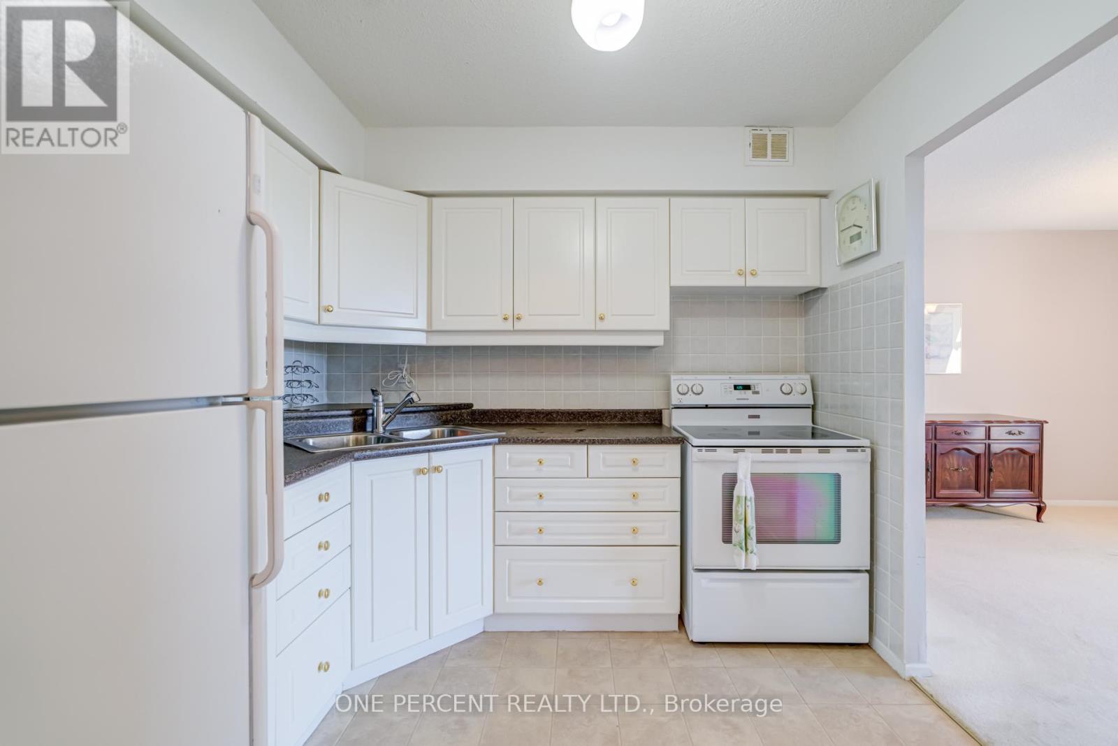 705 - 20 William Roe Boulevard, Newmarket, Ontario L3Y 5V6 - Photo 12 - N12632420