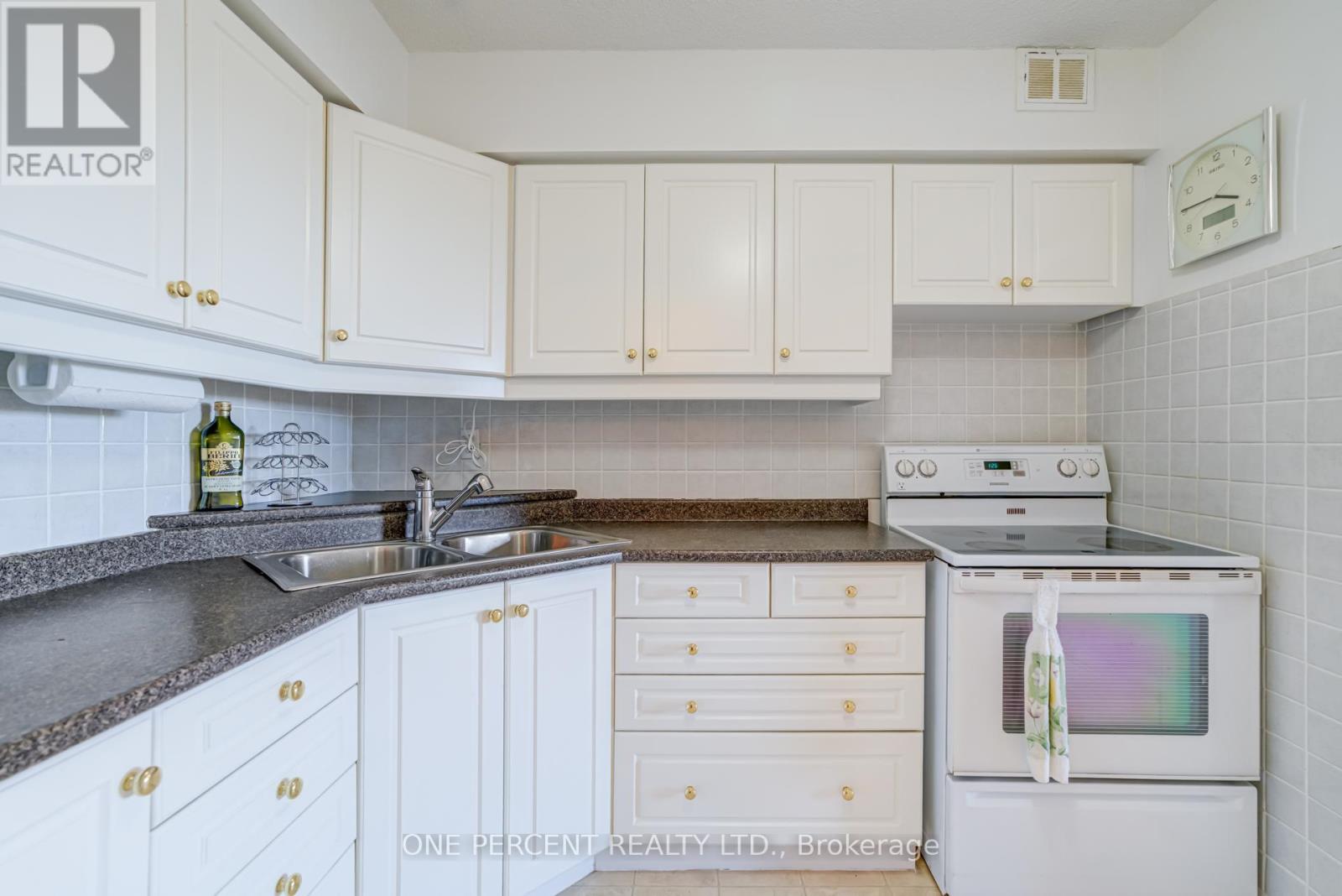 705 - 20 William Roe Boulevard, Newmarket, Ontario L3Y 5V6 - Photo 13 - N12632420