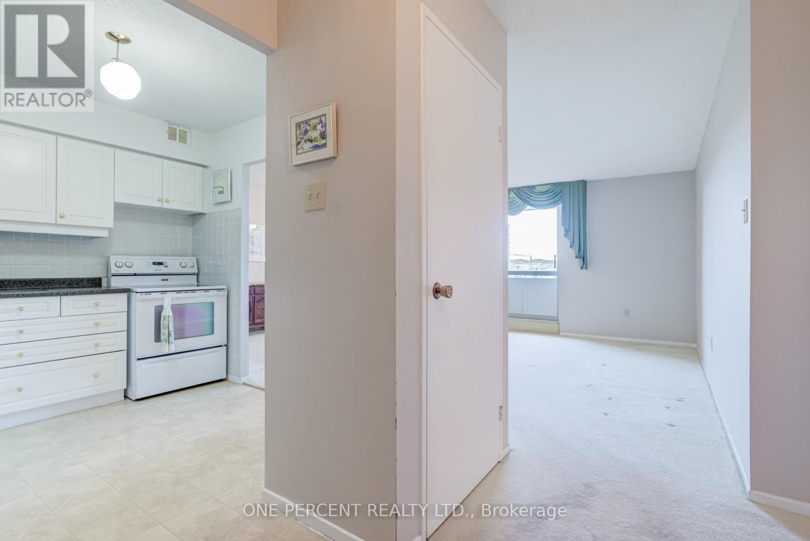 705 - 20 William Roe Boulevard, Newmarket, Ontario L3Y 5V6 - Photo 6 - N12632420