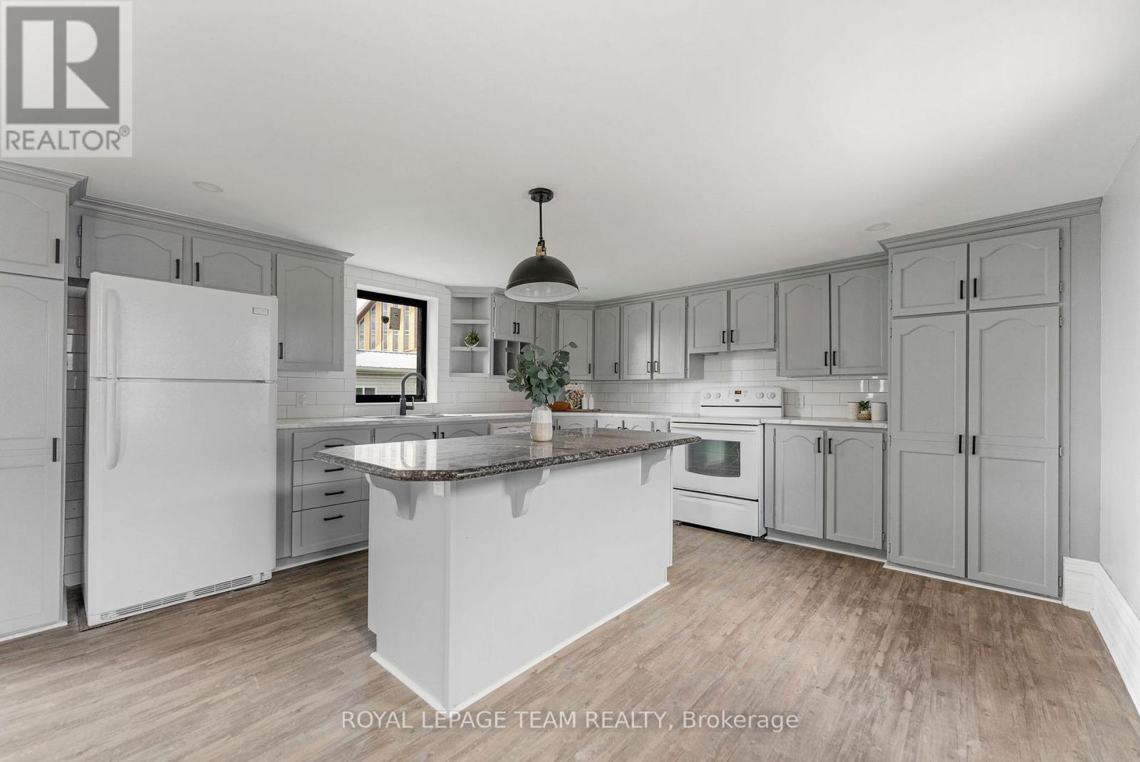 47 Bonnechere Street N, Renfrew, Ontario K7V 1Y8 - Photo 14 - X12399235