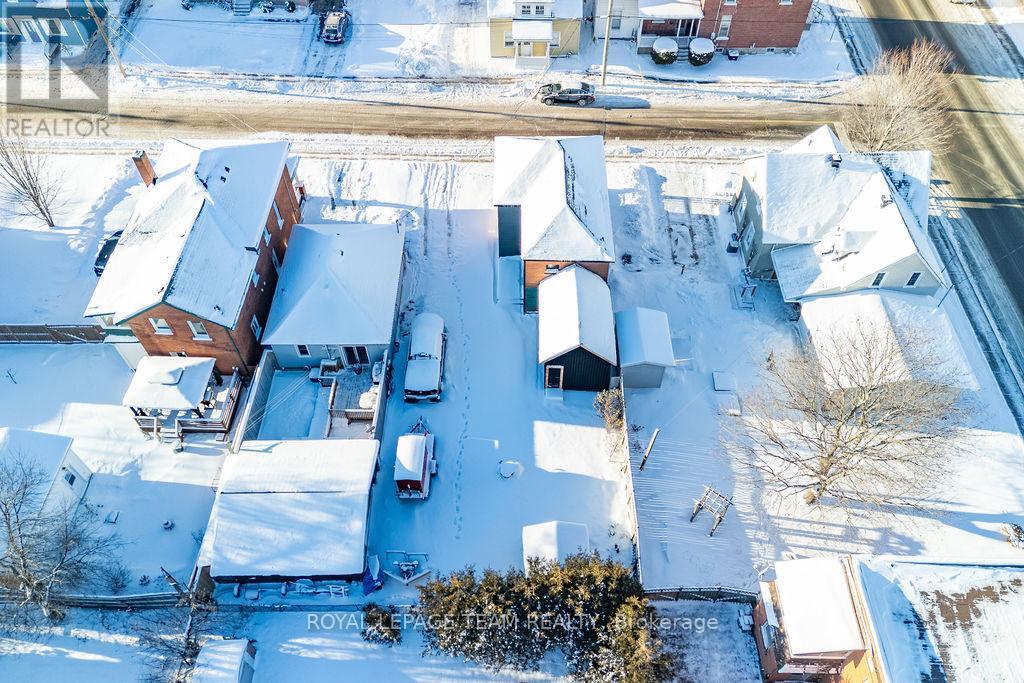 47 Bonnechere Street N, Renfrew, Ontario K7V 1Y8 - Photo 3 - X12399235