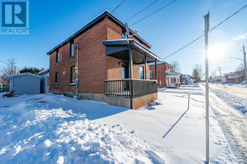 47 Bonnechere Street N, Renfrew, Ontario K7V 1Y8 - Photo 4 - X12399235