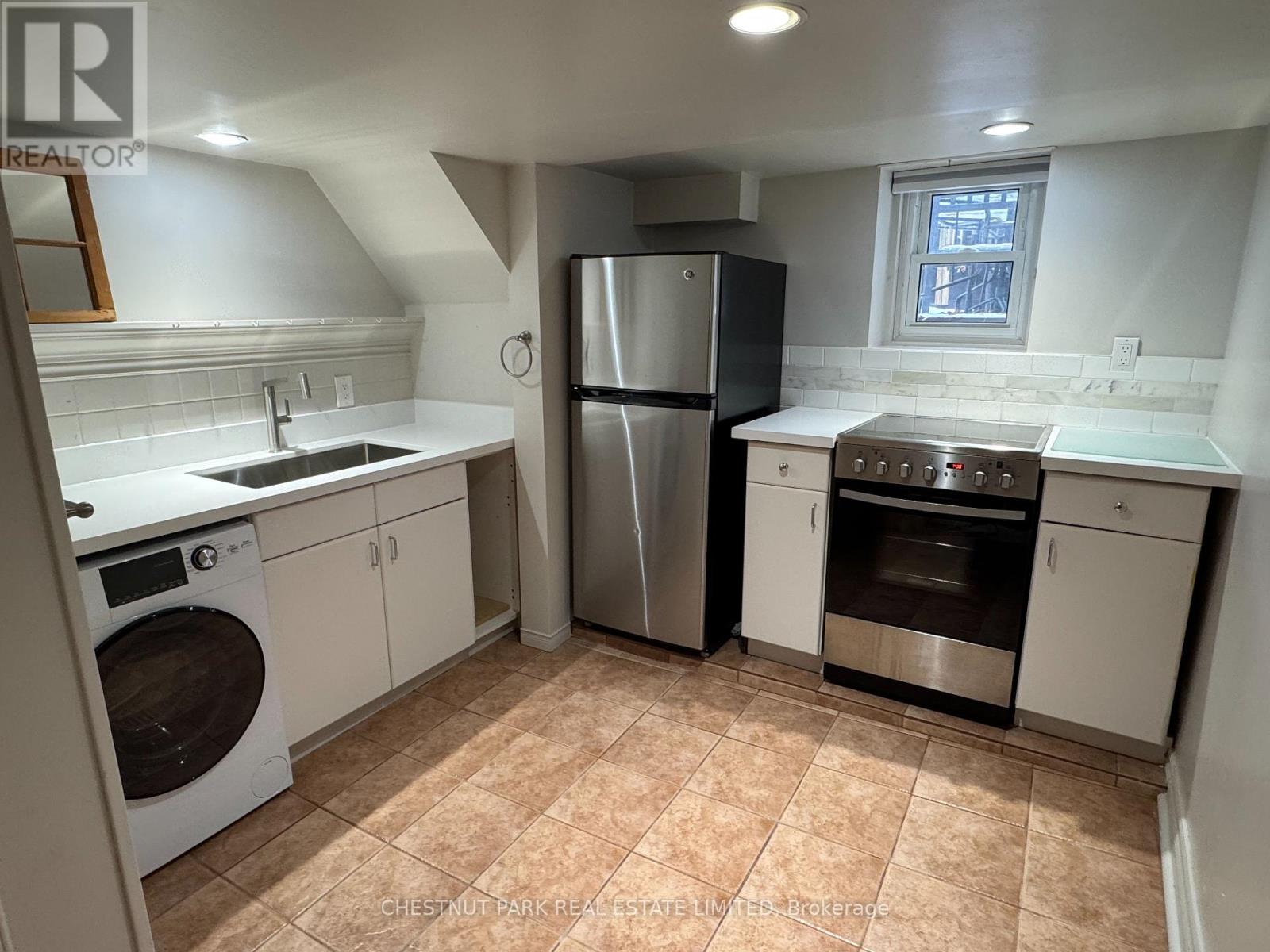 Lower - 91 Coady Avenue, Toronto, Ontario  M4M 2Y9 - Photo 2 - E12517606