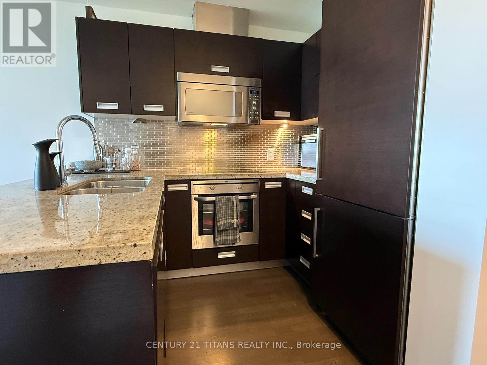 2015 - 88 Park Lawn Road, Toronto, Ontario  M8Y 0B5 - Photo 6 - W12632424