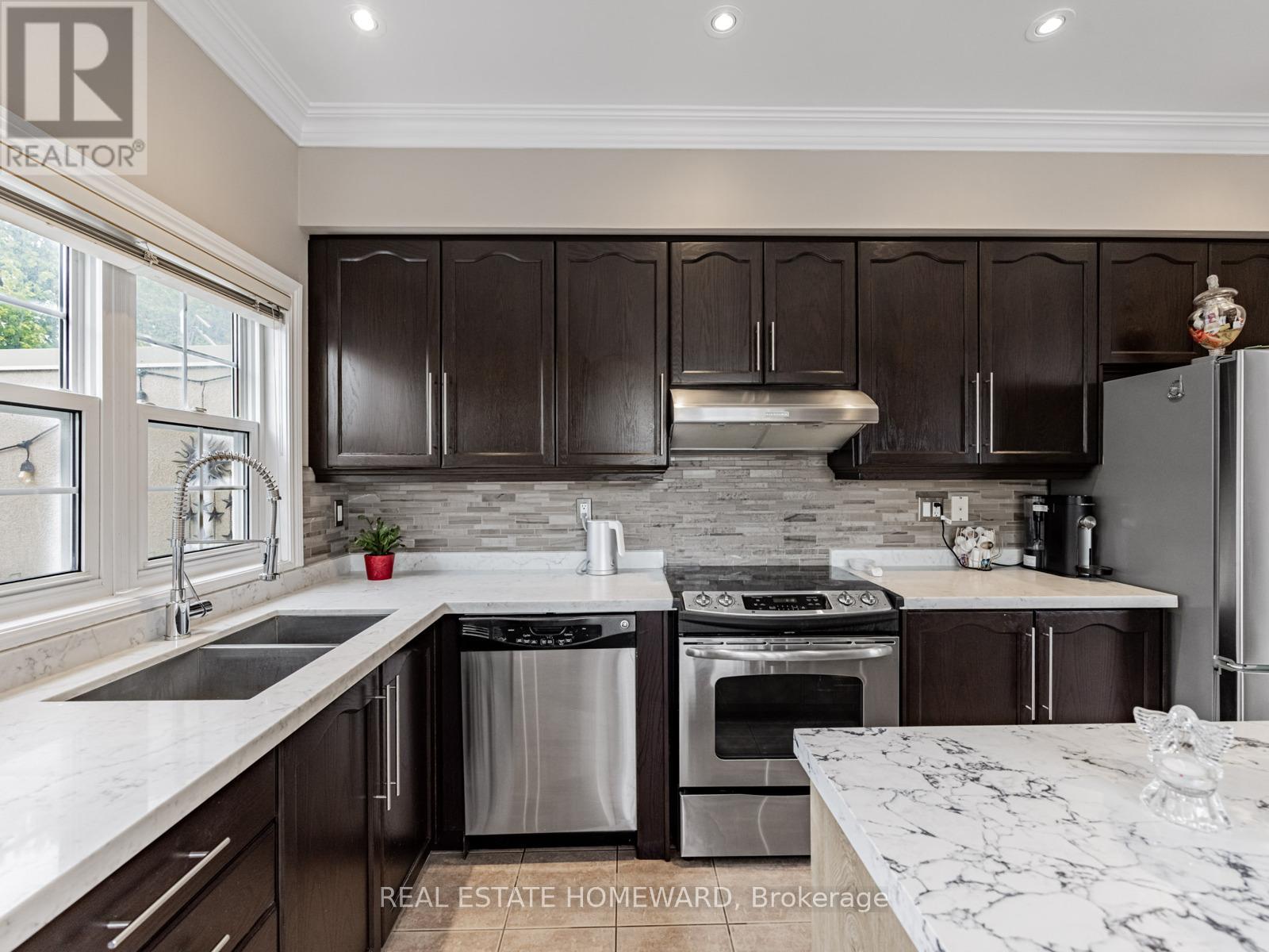 964a The Queensway, Toronto, Ontario  M8Z 1P5 - Photo 10 - W12632432