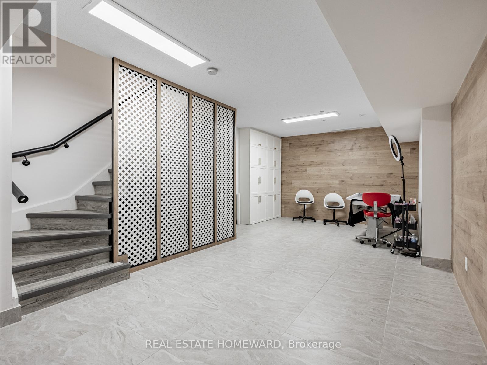 964a The Queensway, Toronto, Ontario  M8Z 1P5 - Photo 27 - W12632432