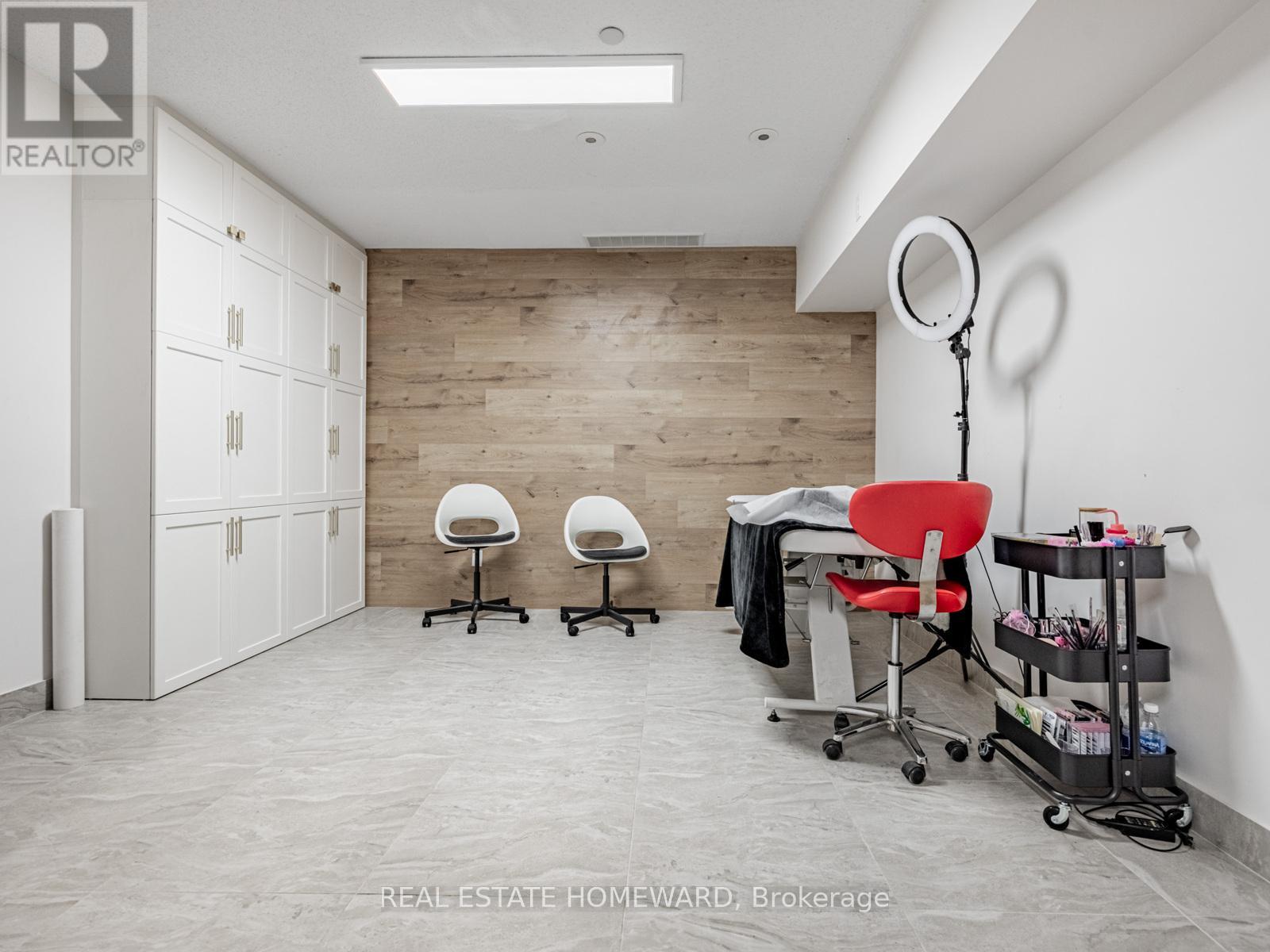 964a The Queensway, Toronto, Ontario  M8Z 1P5 - Photo 28 - W12632432