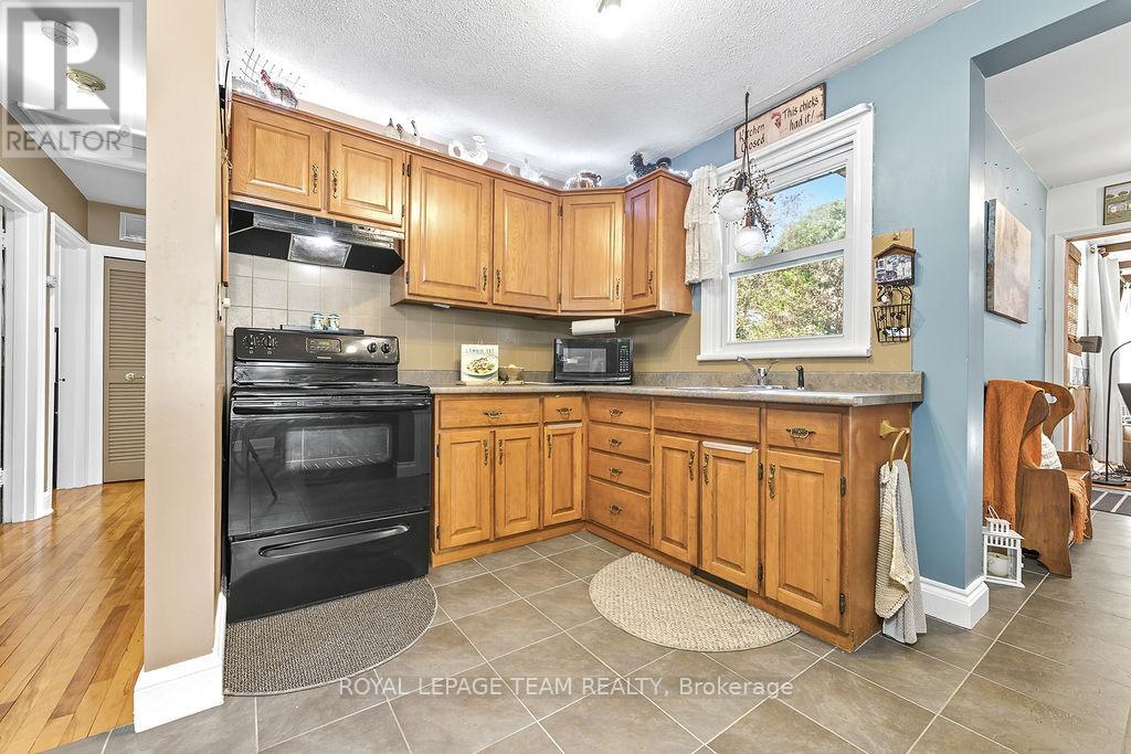 144 Opeongo Road, Renfrew, Ontario K7V 2T5 - Photo 25 - X12448621