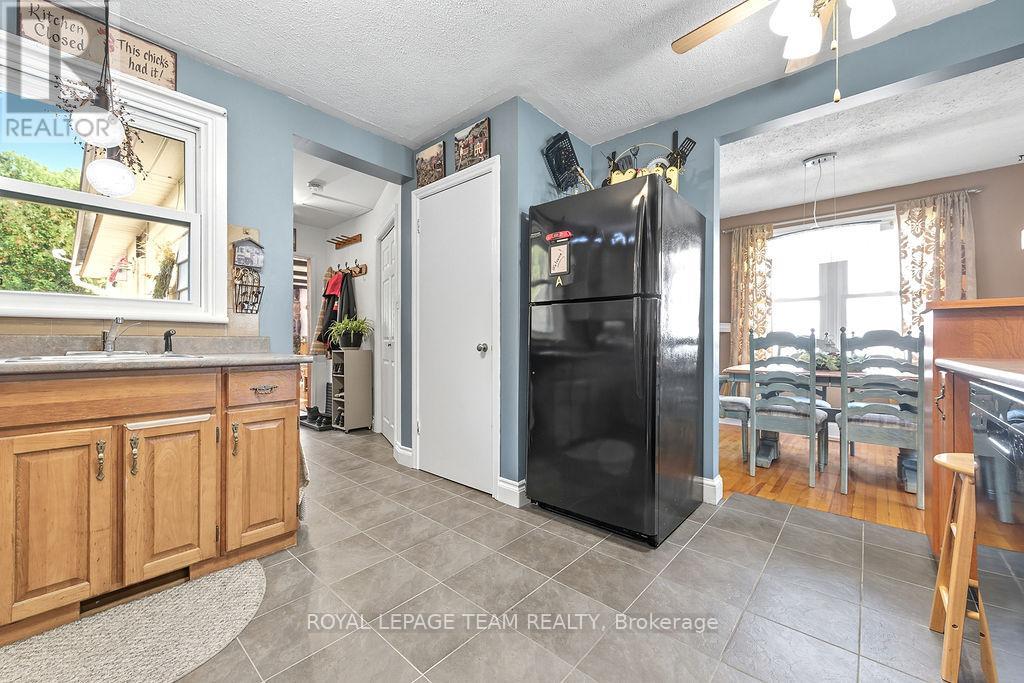 144 Opeongo Road, Renfrew, Ontario K7V 2T5 - Photo 27 - X12448621