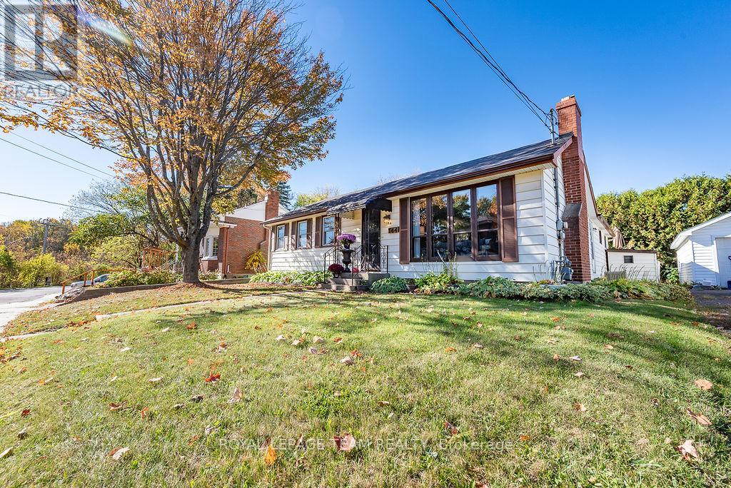 144 Opeongo Road, Renfrew, Ontario K7V 2T5 - Photo 3 - X12448621