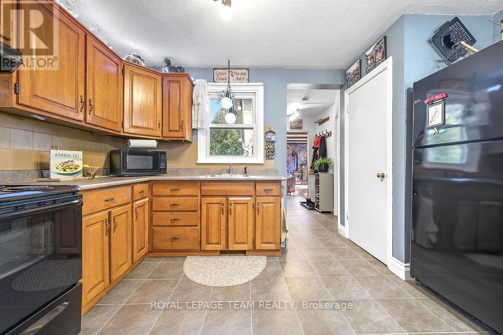 144 Opeongo Road, Renfrew, Ontario K7V 2T5 - Photo 24 - X12448621