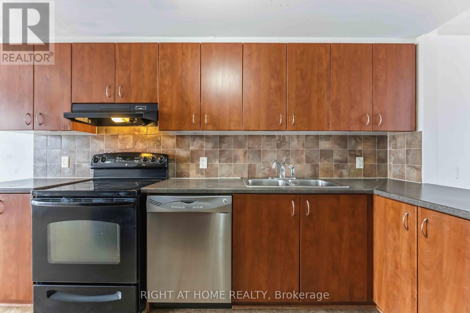 B - 455 Chapman Mills Drive, Ottawa, Ontario  K2J 5P4 - Photo 5 - X12632436