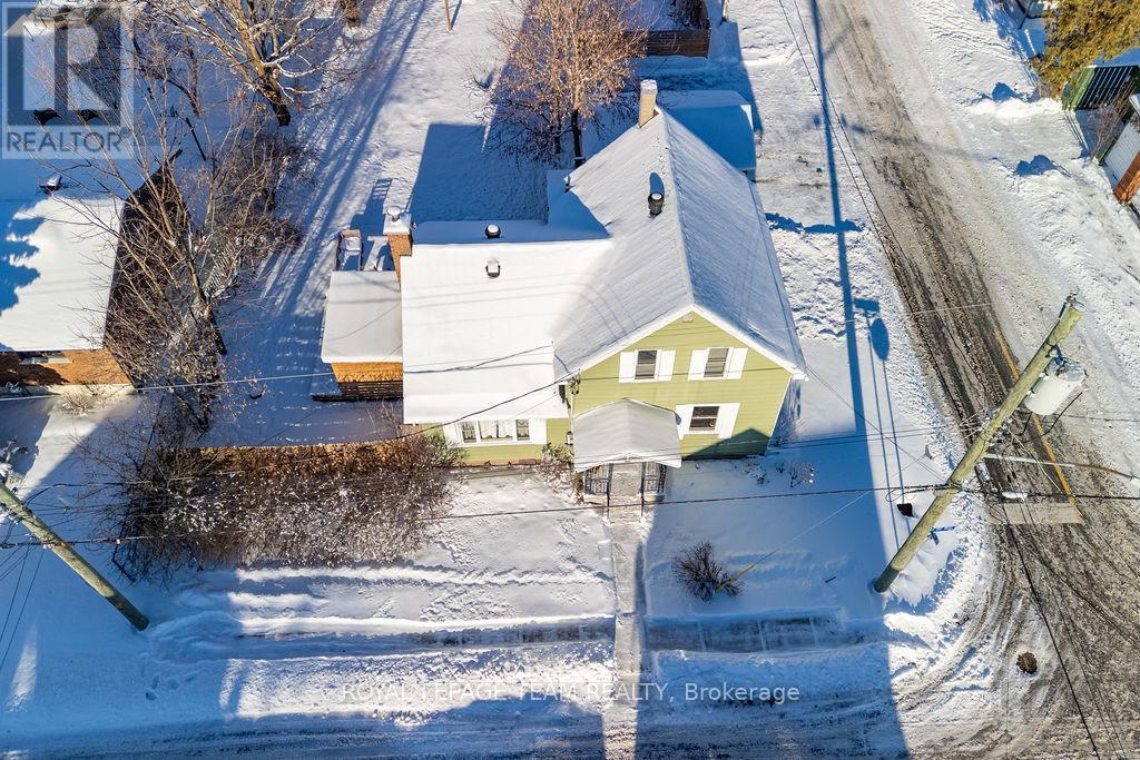 212 Prince Street W, Renfrew, Ontario  K7V 2V7 - Photo 4 - X12363102