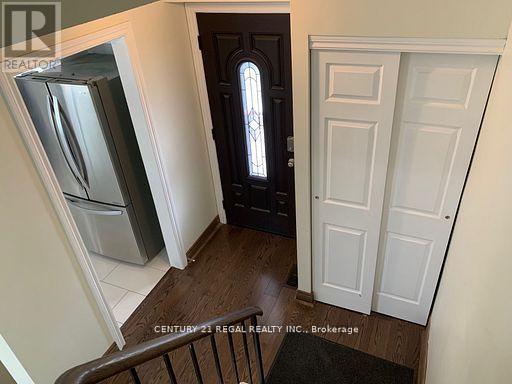 4 Juliana Square, Brampton, Ontario  L6S 2L4 - Photo 4 - W12632440