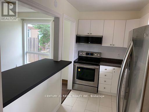 4 Juliana Square, Brampton, Ontario  L6S 2L4 - Photo 5 - W12632440