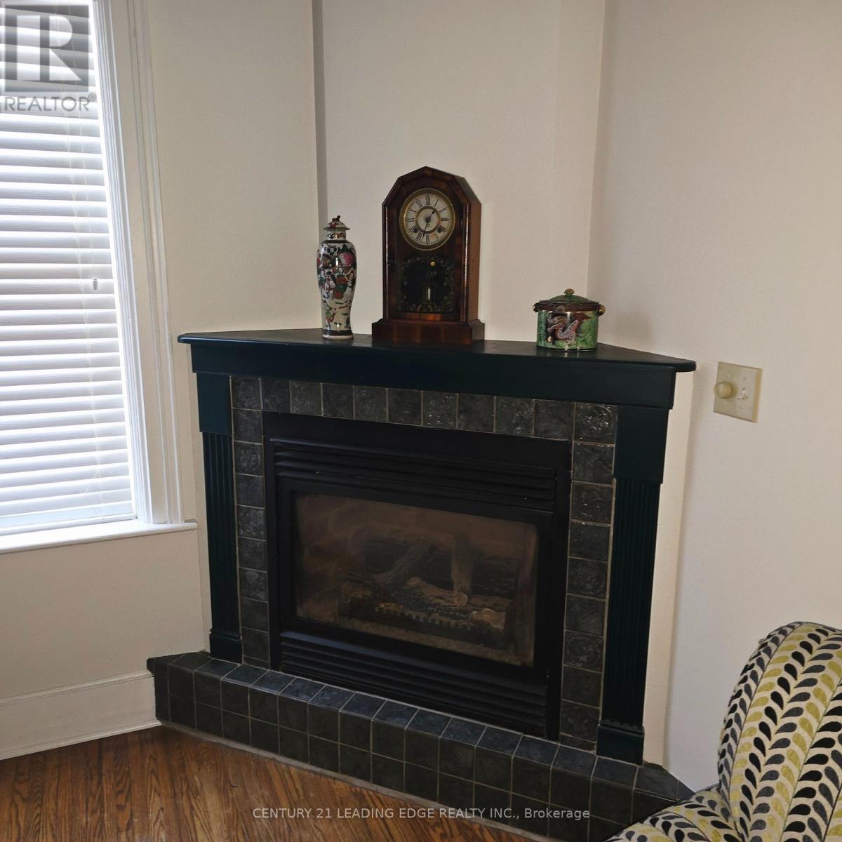 272 Pine Street, Milton (Om Old Milton), Ontario  L9T 1K5 - Photo 11 - W12632454