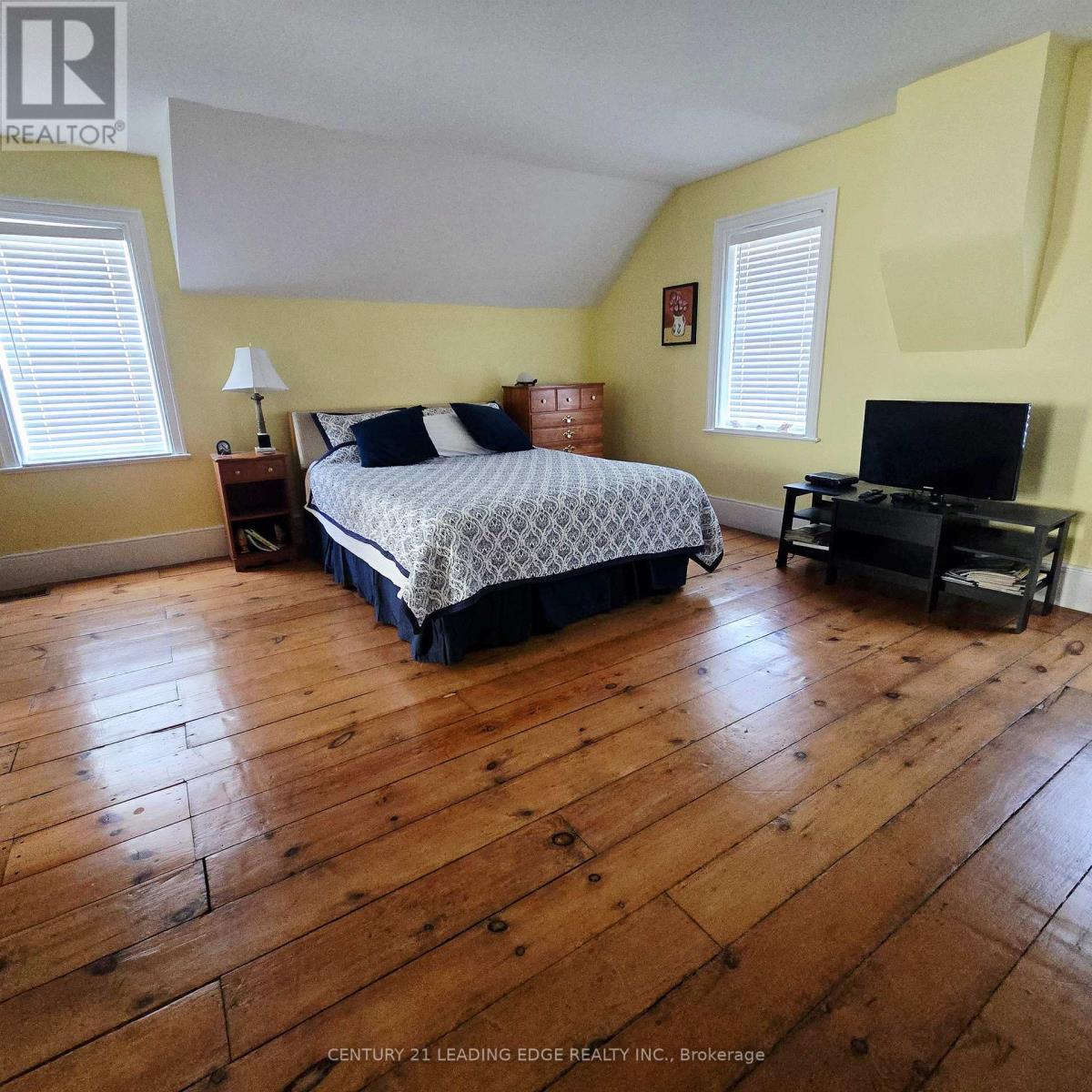 272 Pine Street, Milton (Om Old Milton), Ontario  L9T 1K5 - Photo 13 - W12632454