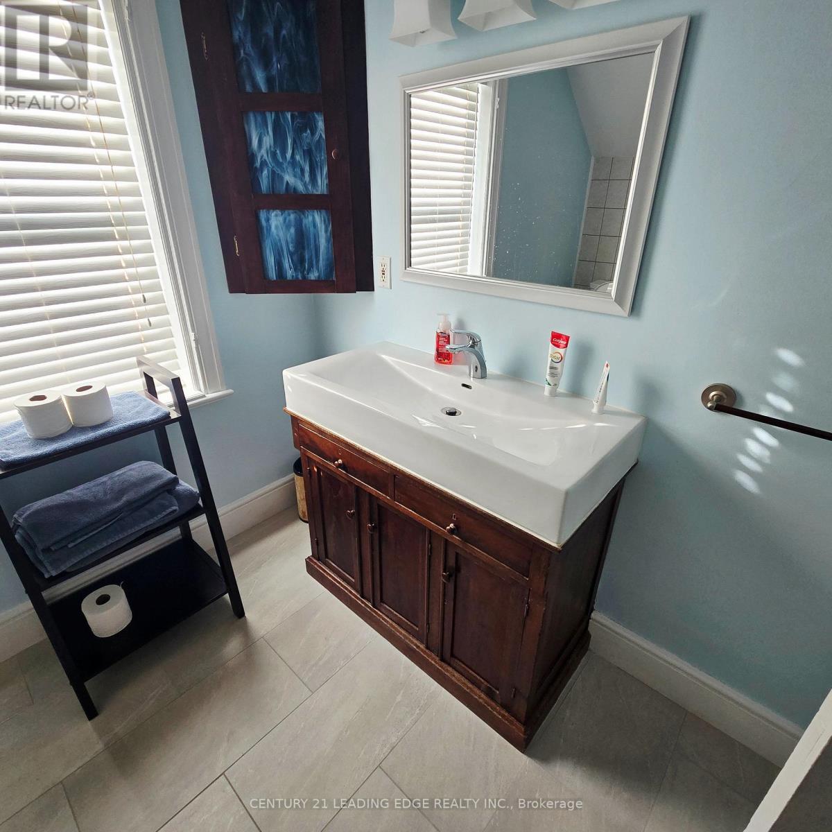 272 Pine Street, Milton (Om Old Milton), Ontario  L9T 1K5 - Photo 15 - W12632454